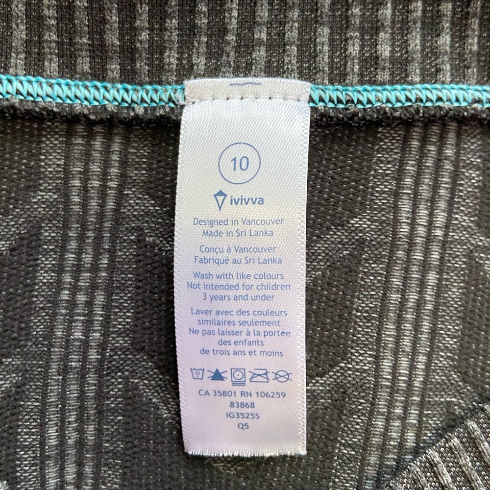 Ivivia grey/black long sleeve with thumb holes